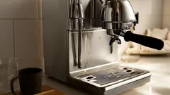 Už nikdy nekoupíte tabletu na čištění kávovaru. Tajemství baristy, o kterém mlčí